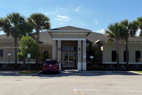 Townhouse in Florida City, Florida 2 bedrooms, 112.23 sq.m. № 2052759 - photo 3