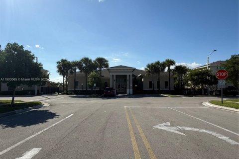 Townhouse in Florida City, Florida 2 bedrooms, 112.23 sq.m. № 2052759 - photo 2