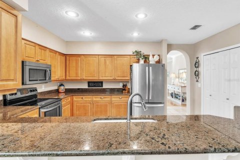 Condo in Palm Harbor, Florida, 2 bedrooms  № 2110484 - photo 9