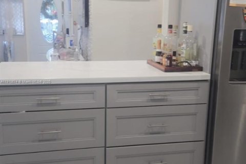 Casa en venta en Miami Gardens, Florida, 3 dormitorios, 86.96 m2 № 1966127 - foto 8