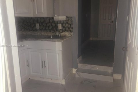 Casa en venta en Miami Gardens, Florida, 3 dormitorios, 86.96 m2 № 1966127 - foto 16