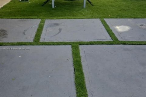 Casa en venta en Miami Gardens, Florida, 3 dormitorios, 86.96 m2 № 1966127 - foto 7