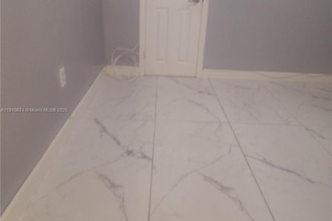 Casa en venta en Miami Gardens, Florida, 3 dormitorios, 86.96 m2 № 1966127 - foto 15