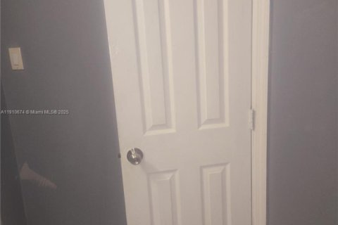 Casa en venta en Miami Gardens, Florida, 3 dormitorios, 86.96 m2 № 1966127 - foto 20