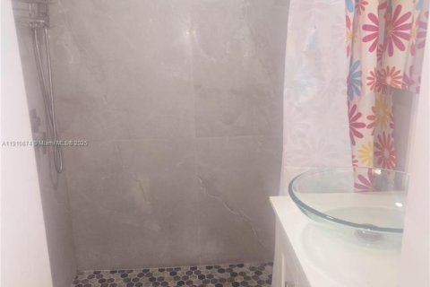 Casa en venta en Miami Gardens, Florida, 3 dormitorios, 86.96 m2 № 1966127 - foto 18