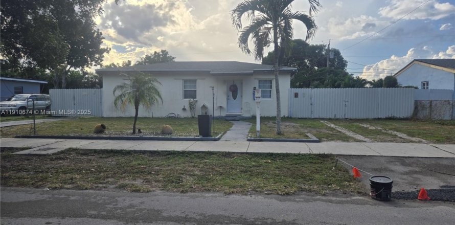 Casa en Miami Gardens, Florida 3 dormitorios, 86.96 m2 № 1966127