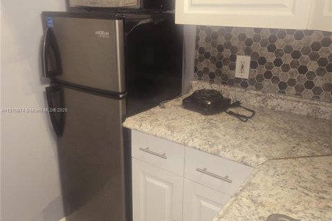 Casa en venta en Miami Gardens, Florida, 3 dormitorios, 86.96 m2 № 1966127 - foto 19