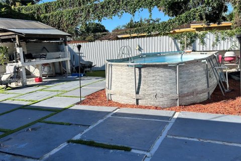 Casa en venta en Miami Gardens, Florida, 3 dormitorios, 86.96 m2 № 1966127 - foto 22