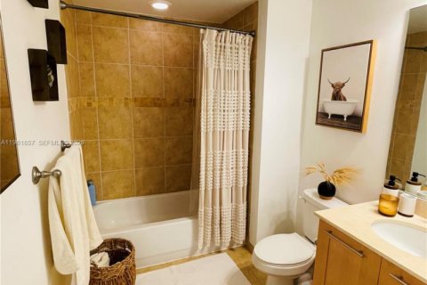 Купить кондоминиум в Форт-Лодердейл, Флорида 2 спальни, 117.99м2, № 2024659 - фото 11