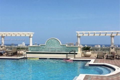 Купить кондоминиум в Форт-Лодердейл, Флорида 2 спальни, 117.99м2, № 2024659 - фото 5