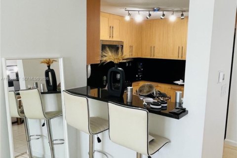 Купить кондоминиум в Форт-Лодердейл, Флорида 2 спальни, 117.99м2, № 2024659 - фото 10