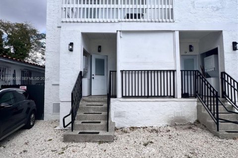 Снять в аренду виллу или дом в Майами, Флорида 8 спален, 356.37м2, № 2030385 - фото 3