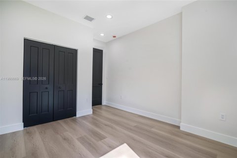 Touwnhouse à vendre à Miami, Floride: 4 chambres, 138.42 m2 № 2025826 - photo 27