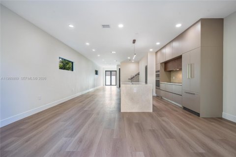 Touwnhouse à vendre à Miami, Floride: 4 chambres, 138.42 m2 № 2025826 - photo 17