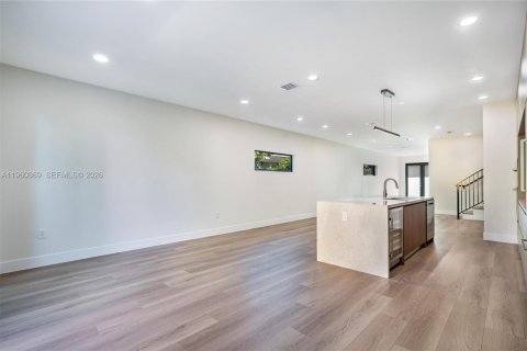 Touwnhouse à vendre à Miami, Floride: 4 chambres, 138.42 m2 № 2025826 - photo 16