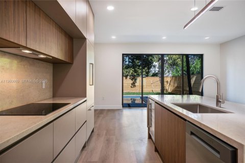 Touwnhouse à vendre à Miami, Floride: 4 chambres, 138.42 m2 № 2025826 - photo 19