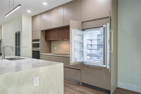 Touwnhouse à vendre à Miami, Floride: 4 chambres, 138.42 m2 № 2025826 - photo 18