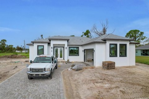 Villa ou maison à vendre à Rotonda, Floride: 3 chambres, 156.91 m2 № 734932 - photo 1