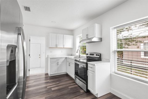 Villa ou maison à louer à Mulberry, Floride: 2 chambres, 77.29 m2 № 2117348 - photo 5