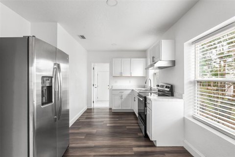 Villa ou maison à louer à Mulberry, Floride: 2 chambres, 77.29 m2 № 2117348 - photo 4