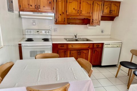 Casa en venta en Hollywood, Florida, 2 dormitorios № 2018832 - foto 3