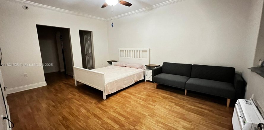 Estudio en el Condominio en Miami Beach, Florida  № 1809604