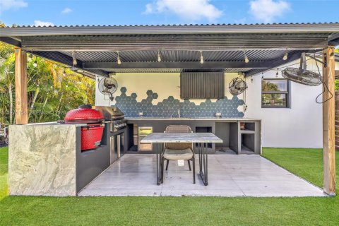 House in Pompano Beach, Florida 3 bedrooms, 103.77 sq.m. № 2036483 - photo 2