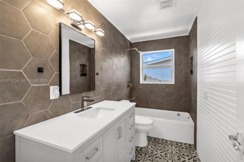 House in Pompano Beach, Florida 3 bedrooms, 103.77 sq.m. № 2036483 - photo 24