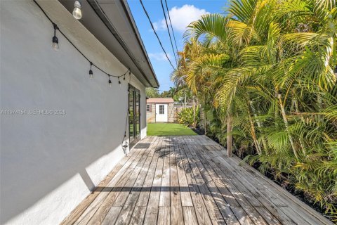 House in Pompano Beach, Florida 3 bedrooms, 103.77 sq.m. № 2036483 - photo 27