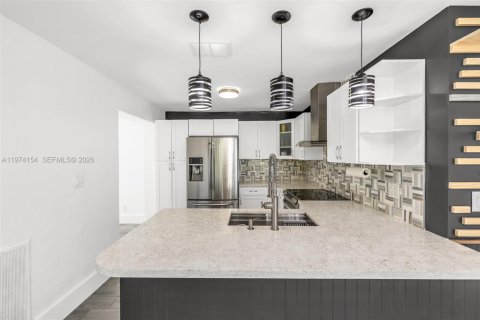 House in Pompano Beach, Florida 3 bedrooms, 103.77 sq.m. № 2036483 - photo 13