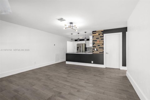 House in Pompano Beach, Florida 3 bedrooms, 103.77 sq.m. № 2036483 - photo 9