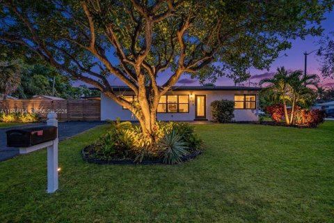 House in Pompano Beach, Florida 3 bedrooms, 103.77 sq.m. № 2036483