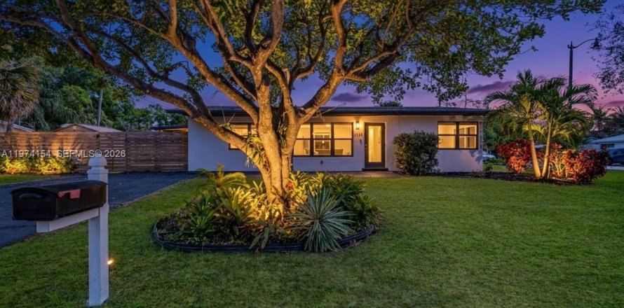 House in Pompano Beach, Florida 3 bedrooms, 103.77 sq.m. № 2036483