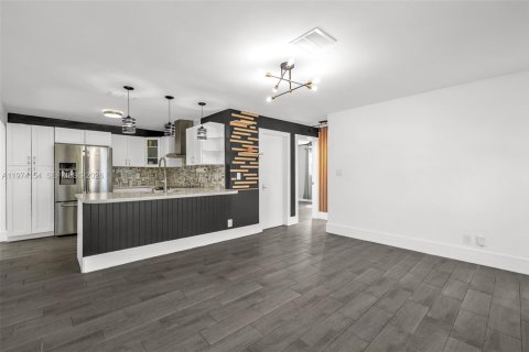 House in Pompano Beach, Florida 3 bedrooms, 103.77 sq.m. № 2036483 - photo 10