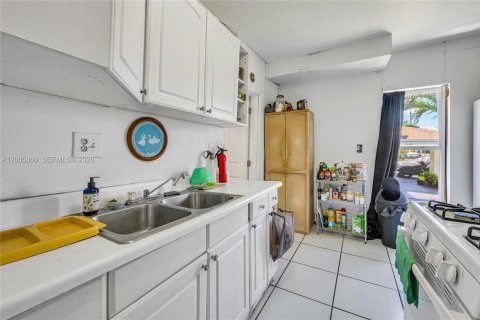 Купить виллу или дом в Майами, Флорида 5 спален, 124.86м2, № 2071310 - фото 12