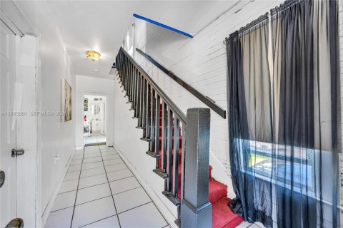 Купить виллу или дом в Майами, Флорида 5 спален, 124.86м2, № 2071310 - фото 17