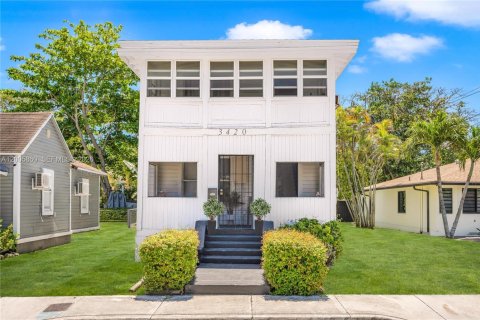 House in Miami, Florida 5 bedrooms, 124.86 sq.m. № 2071310