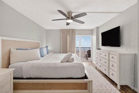 Condo in Madeira Beach, Florida, 2 bedrooms  № 1802315 - photo 23