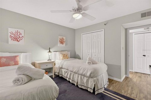Condo in Madeira Beach, Florida, 2 bedrooms  № 1802315 - photo 19