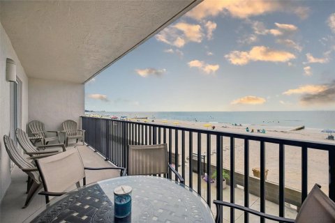 Copropriété à vendre à Madeira Beach, Floride: 2 chambres, 104.05 m2 № 1802315 - photo 1