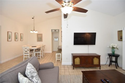 House in Palm Coast, Florida 3 bedrooms, 144.28 sq.m. № 2150568 - photo 5