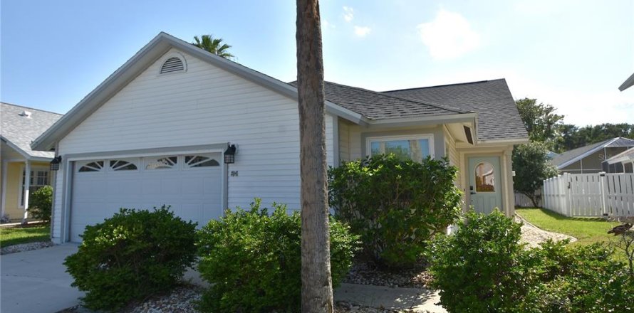 House in Palm Coast, Florida 3 bedrooms, 144.28 sq.m. № 2150568