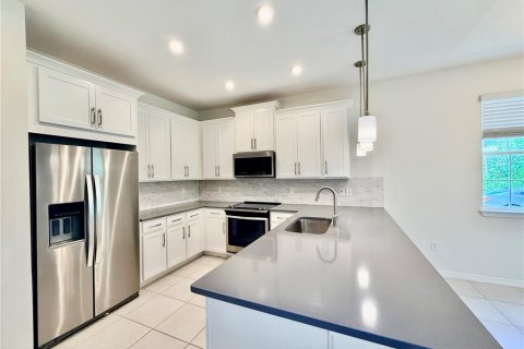 Townhouse in Windermere, Florida 3 bedrooms, 134.24 sq.m. № 2266704 - photo 11