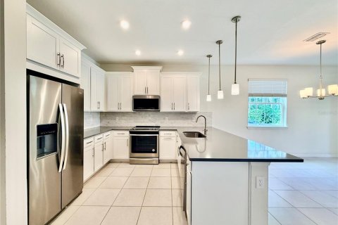 Townhouse in Windermere, Florida 3 bedrooms, 134.24 sq.m. № 2266704 - photo 10