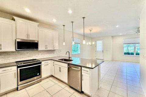 Townhouse in Windermere, Florida 3 bedrooms, 134.24 sq.m. № 2266704 - photo 15
