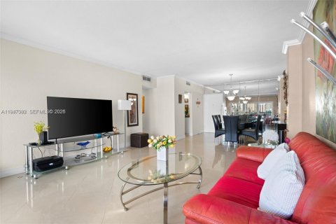 Купить кондоминиум в Санни-Айлс-Бич, Флорида 2 спальни, 125.42м2, № 2054620 - фото 9