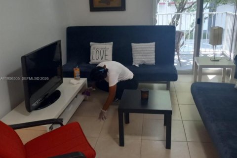 Condominio en alquiler en Miami, Florida, 1 dormitorio, 53.42 m2 № 2010408 - foto 3