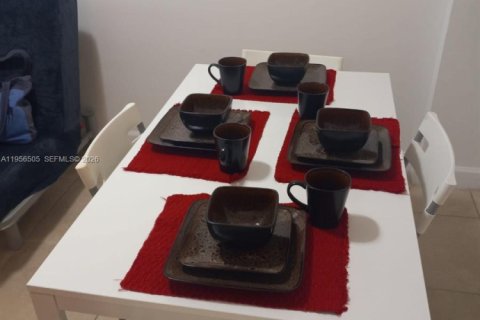 Condominio en alquiler en Miami, Florida, 1 dormitorio, 53.42 m2 № 2010408 - foto 4