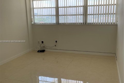 Купить кондоминиум в Норт-Майами, Флорида 2 спальни, 101.82м2, № 2010681 - фото 12