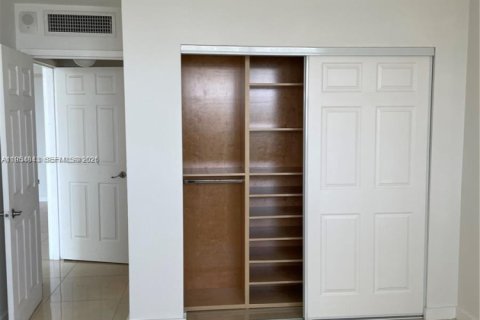 Купить кондоминиум в Норт-Майами, Флорида 2 спальни, 101.82м2, № 2010681 - фото 13